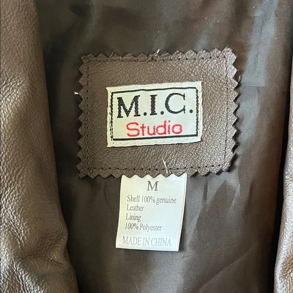 Women's Classic Brown Leather Jacket - Picture 2 of 3